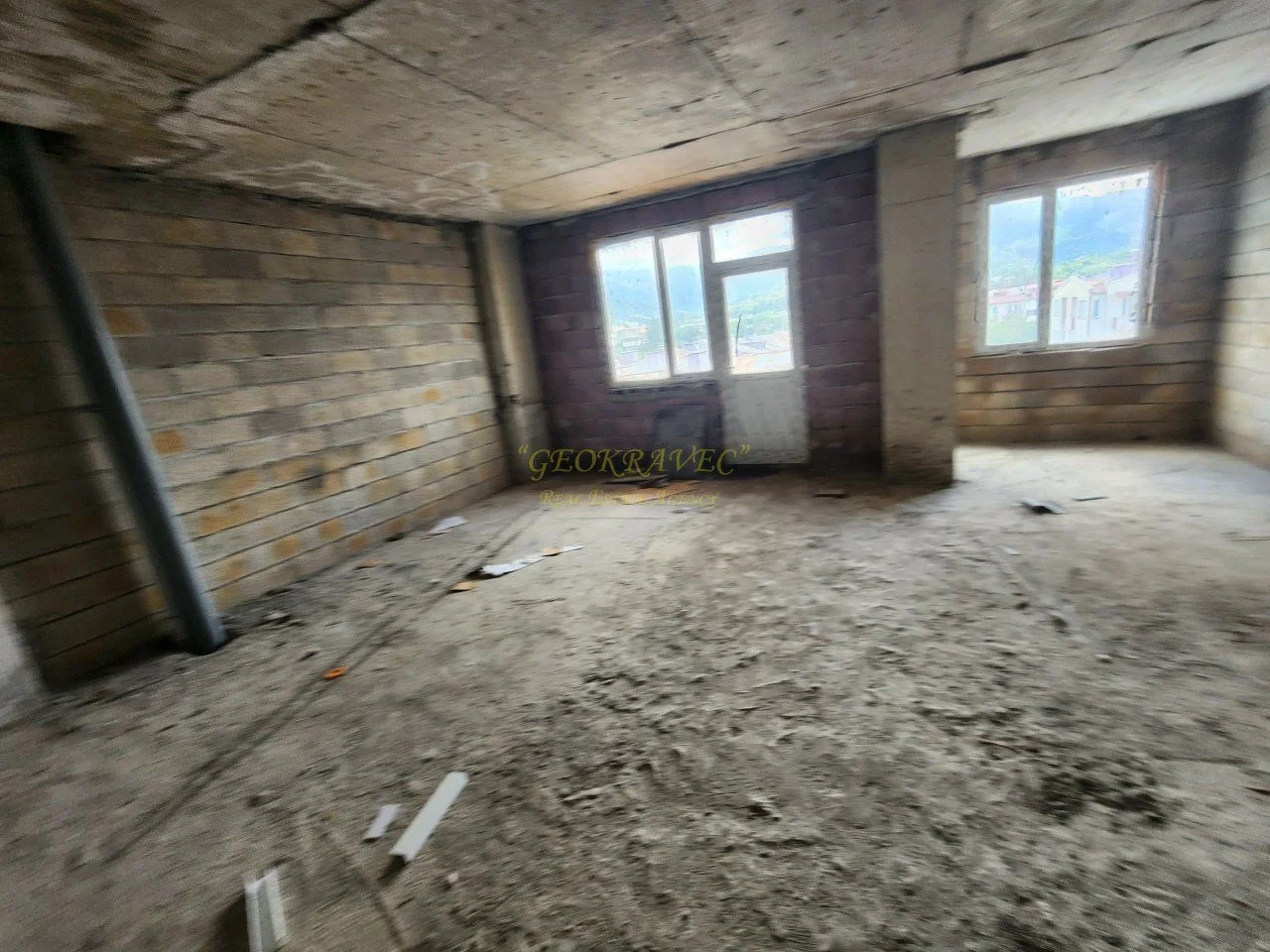 Продается квартира в километре от моря.