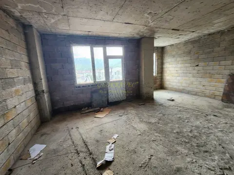 Продается квартира в километре от моря.
