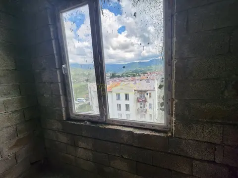 Продается квартира в километре от моря.