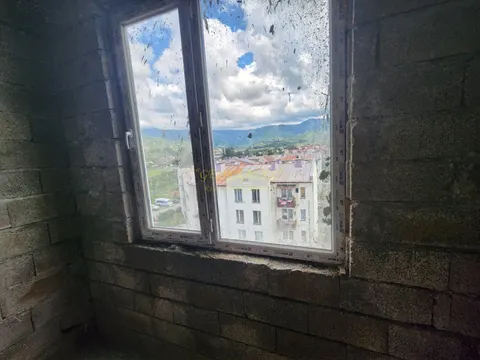 Продается квартира в километре от моря.