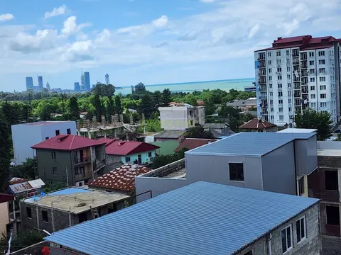 Продается квартира в километре от моря.