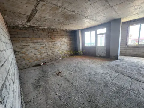 Продается квартира в километре от моря.