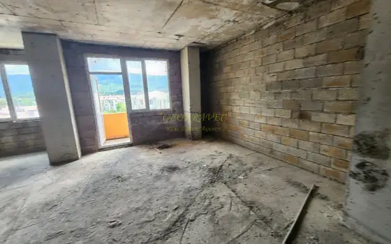Продается квартира в километре от моря.