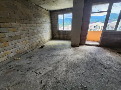 Продается квартира в километре от моря.