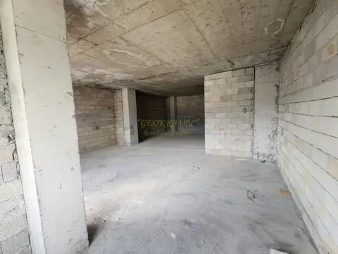 Продается квартира в километре от моря.