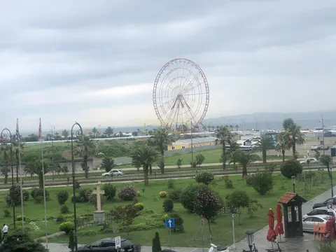 4 этажное здание в в центре города Батуми.