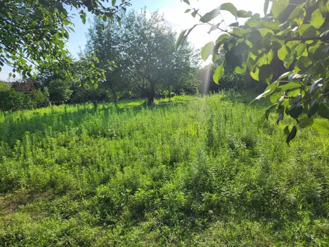 Продается земельный участок в километре от моря.