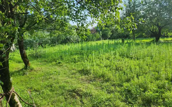 Продается земельный участок в километре от моря.