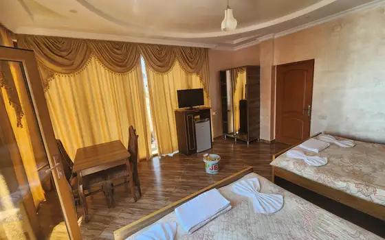 Гостиница на 4 номера в Уреки.