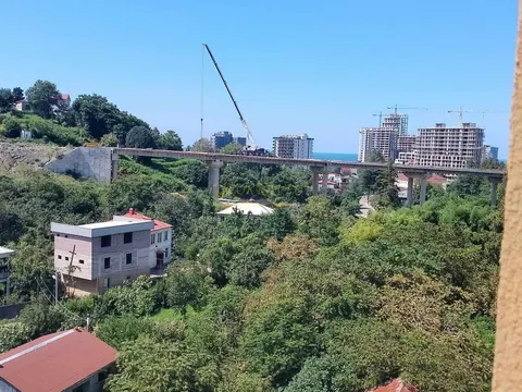 Трехкомнатная квартира в Махинджаури.