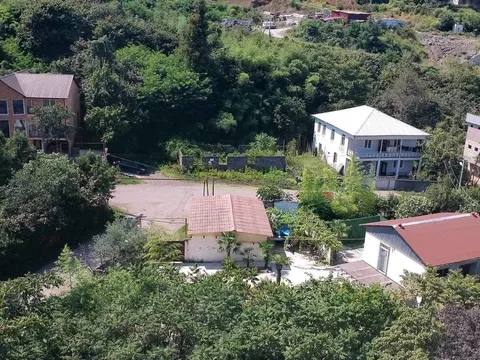 Трехкомнатная квартира в Махинджаури.