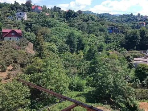 Трехкомнатная квартира в Махинджаури.