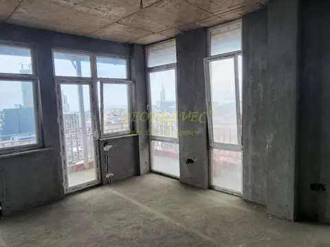 Продается квартира в центре города от собственника с видом на горы, море  и город Батуми.