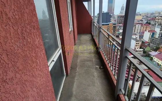 Продается квартира в центре города от собственника с видом на горы, море  и город Батуми.