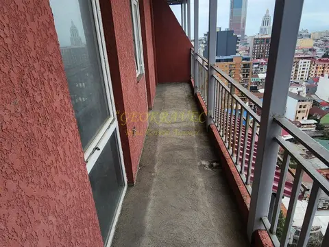 Продается квартира в центре города от собственника с видом на горы, море  и город Батуми.