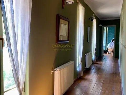 Вилла в долине Армази.