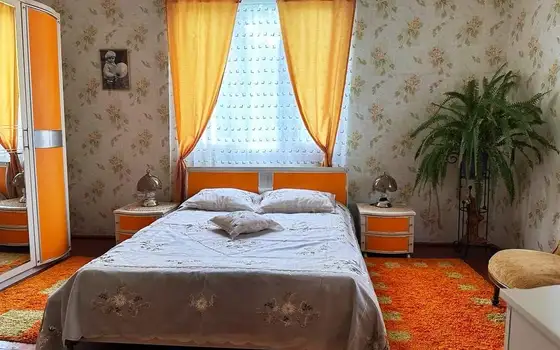 Свой дом в 10 минутах ходьбы от моря.