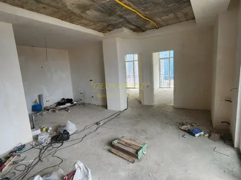 Трехкомнатная квартира с видом на море.