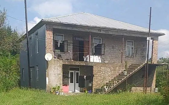 Продается дом с земельным участком.