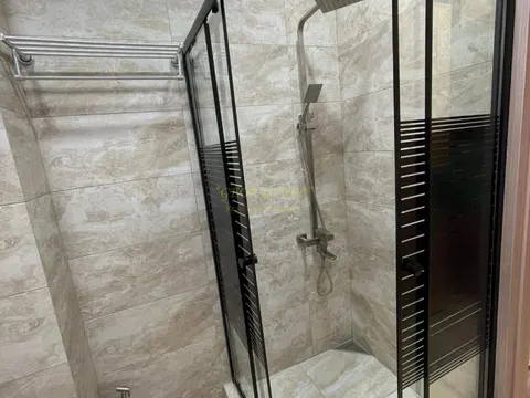 Сдается трехкомнатная квартира.