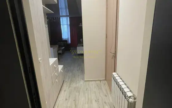 Сдается трехкомнатная квартира.