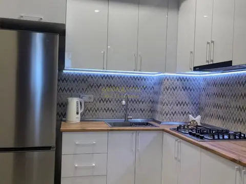 Сдается трехкомнатная квартира.