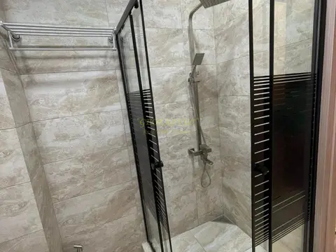 Сдается трехкомнатная квартира.