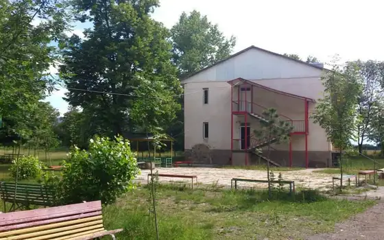 Продается действующий лагерь в Душети. Недалеко от озера Палеостоми. Грузия.