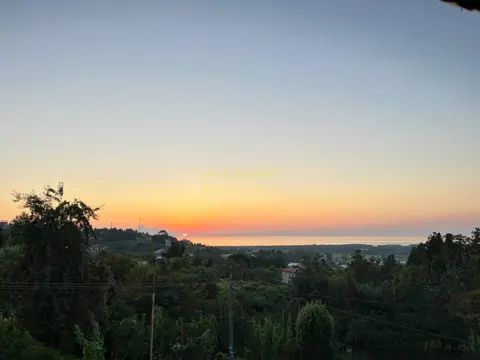 Собственный двухэтажный дом с видом на море.