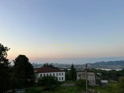 Собственный двухэтажный дом с видом на море.