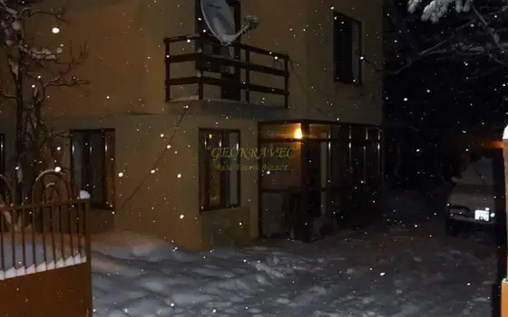 Продается частный загородный дом в Бакуриани. - სურათი 1