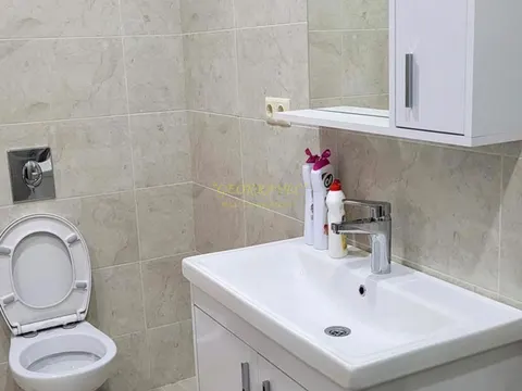 Сдается четырехкомнатная квартира у моря.