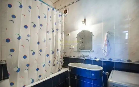 Продается 200 м2 квартира в старом Тбилиси на улице Агмашенебели.