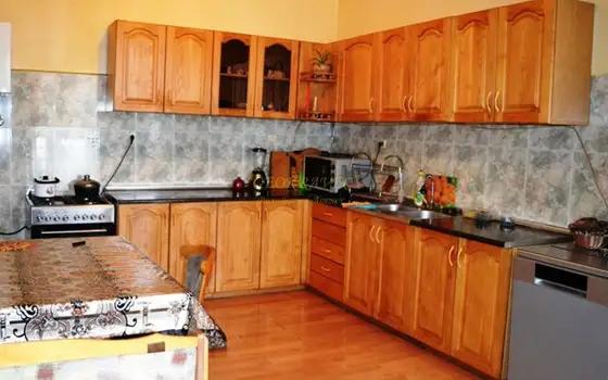 Продается 200 м2 квартира в старом Тбилиси на улице Агмашенебели.