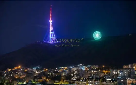 Продается 200 м2 квартира в старом Тбилиси на улице Агмашенебели.