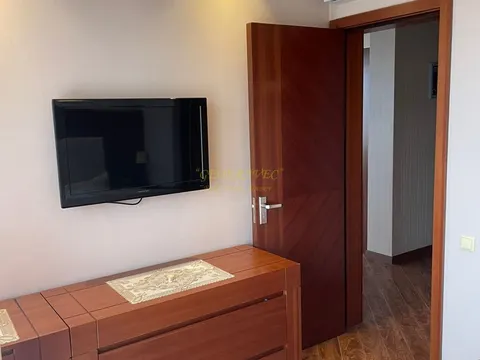 Трехкомнатная квартира на берегу моря в Чакви.