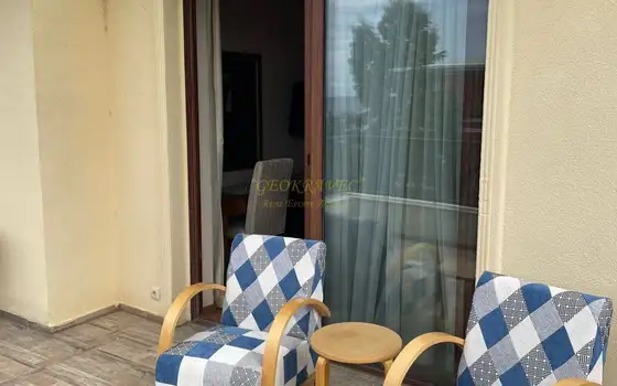 Трехкомнатная квартира на берегу моря в Чакви.
