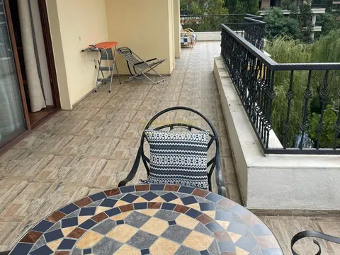 Трехкомнатная квартира на берегу моря в Чакви.
