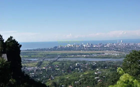 Продается земельный участок в 12 км-ах от Батуми, с видом на море, горы  и город Батуми.