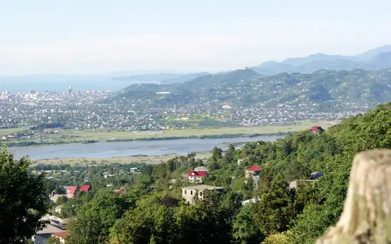 Продается земельный участок в 12 км-ах от Батуми, с видом на море, горы  и город Батуми.