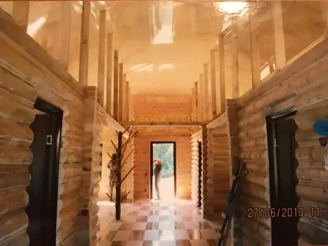Частный  дом на берегу реки.
