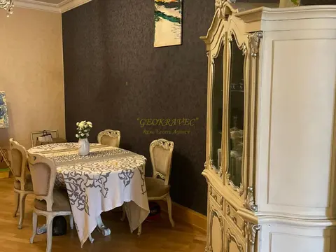 Трехкомнатная квартира в центре города.