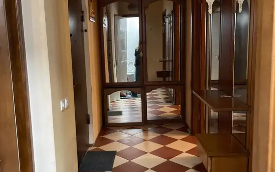 Трехкомнатная квартира в центре города.