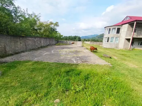 Земельный участок в тихом районе.