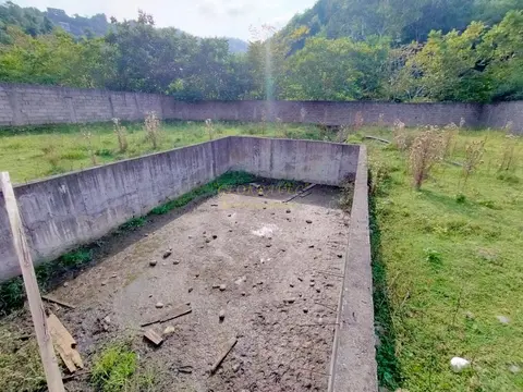 Земельный участок в тихом районе.