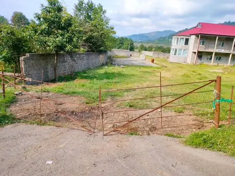Земельный участок в тихом районе.