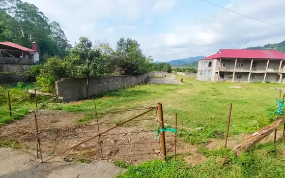 Земельный участок в тихом районе.