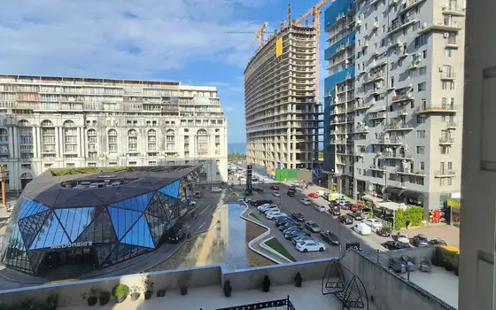 Трехкомнатная квартира у моря.