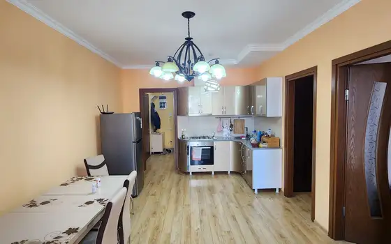 Трехкомнатная квартира у моря.