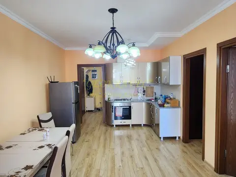 Трехкомнатная квартира у моря.